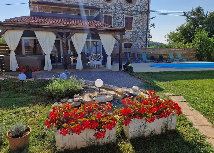 Villa Makale